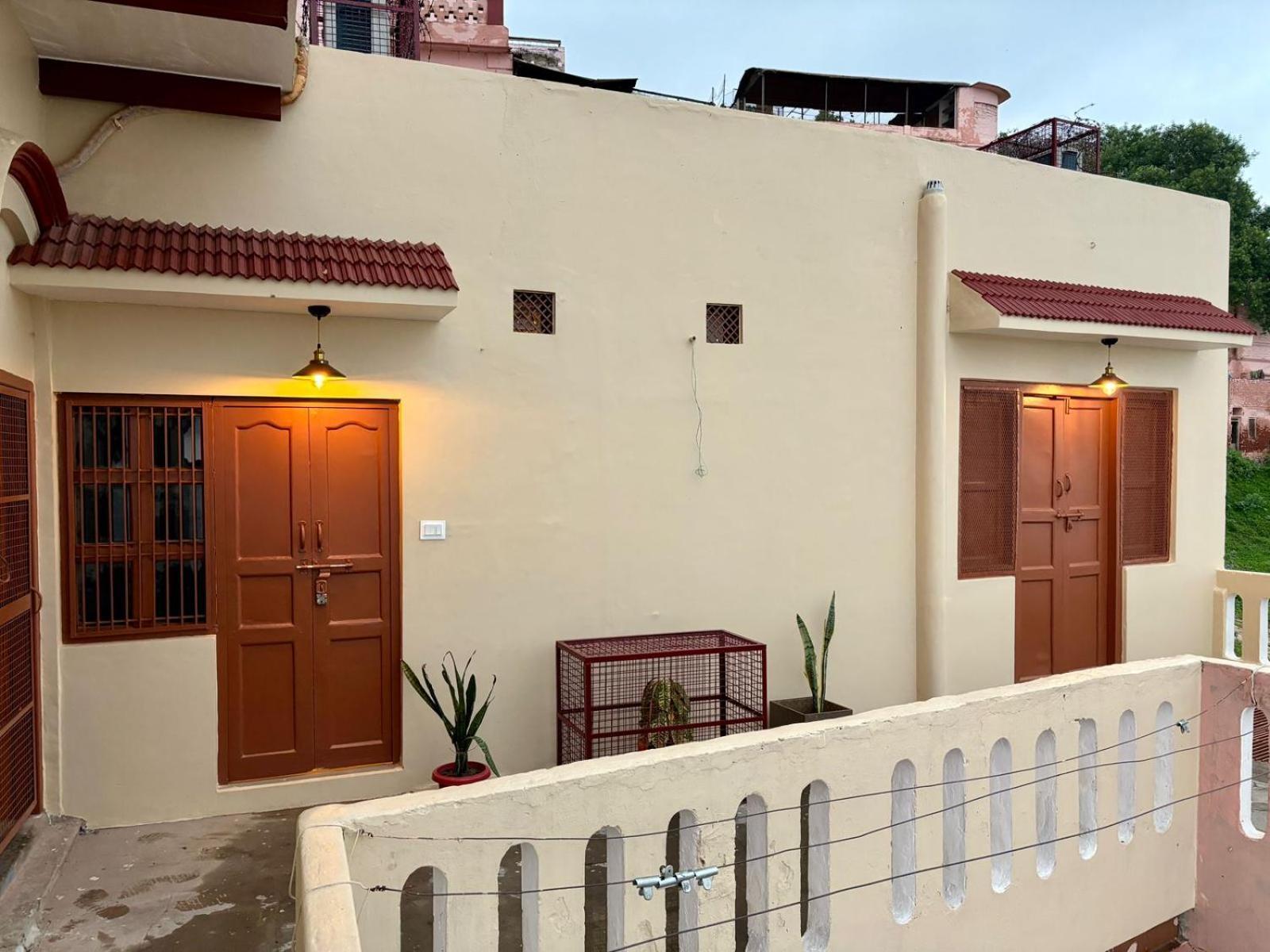 Vintage River Homestay Varanasi Exterior foto