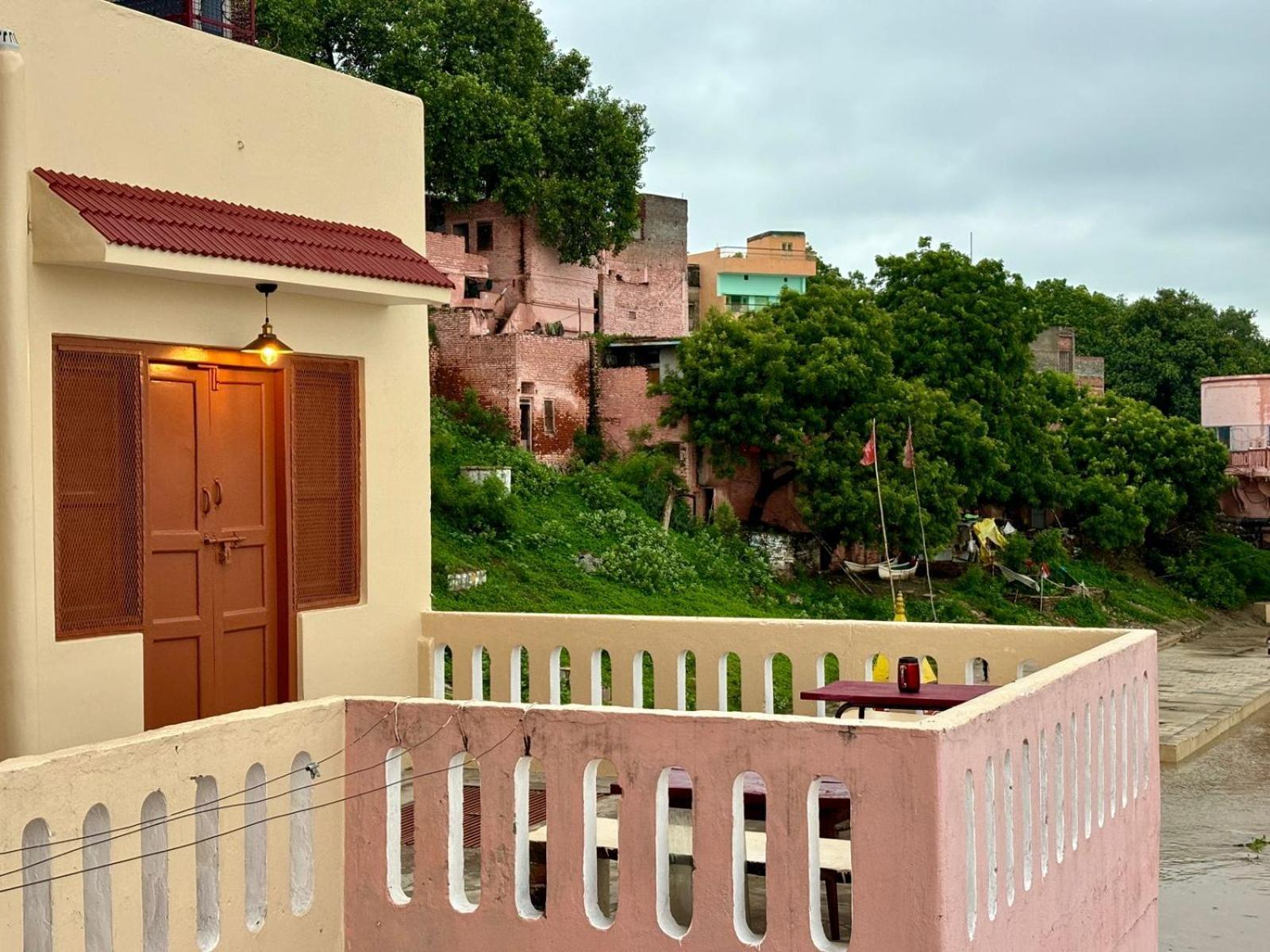 Vintage River Homestay Varanasi Exterior foto