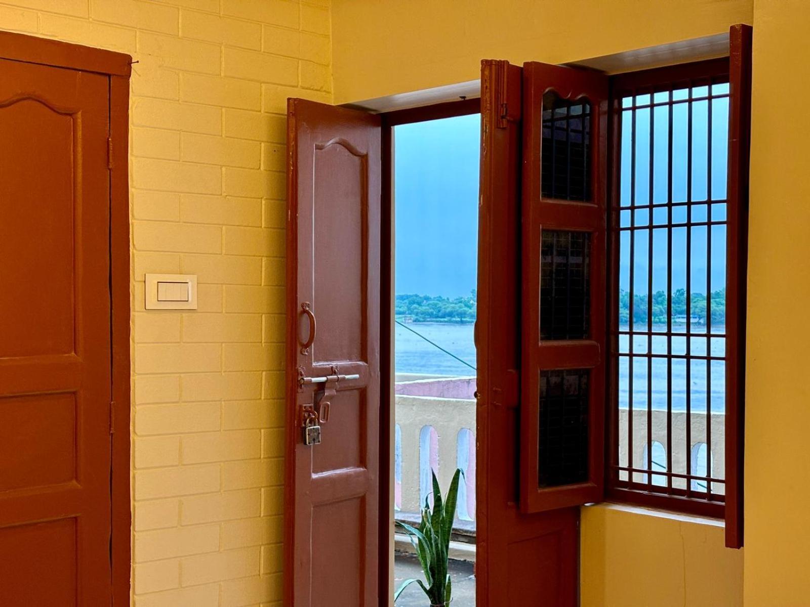 Vintage River Homestay Varanasi Exterior foto