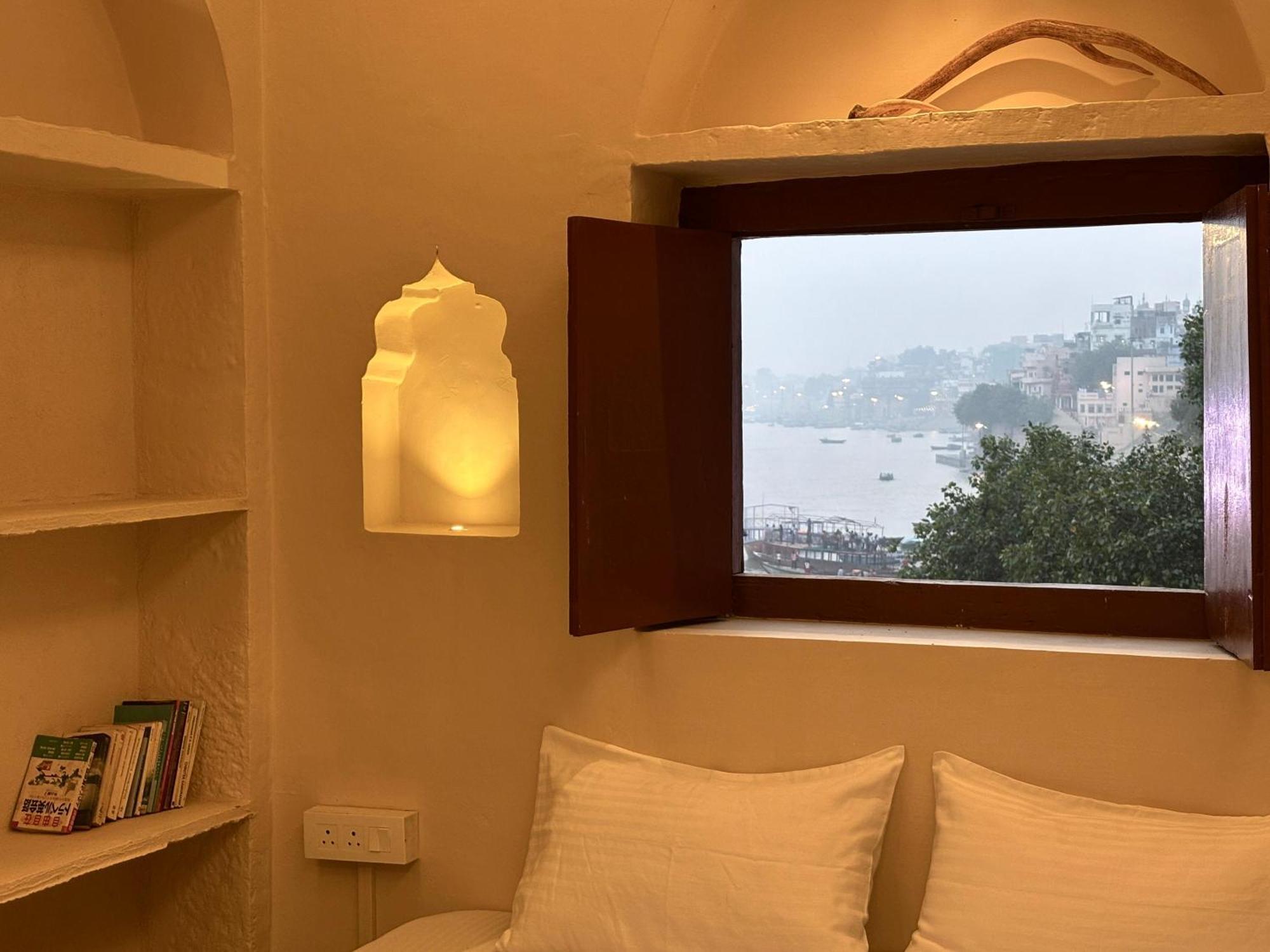 Vintage River Homestay Varanasi Exterior foto
