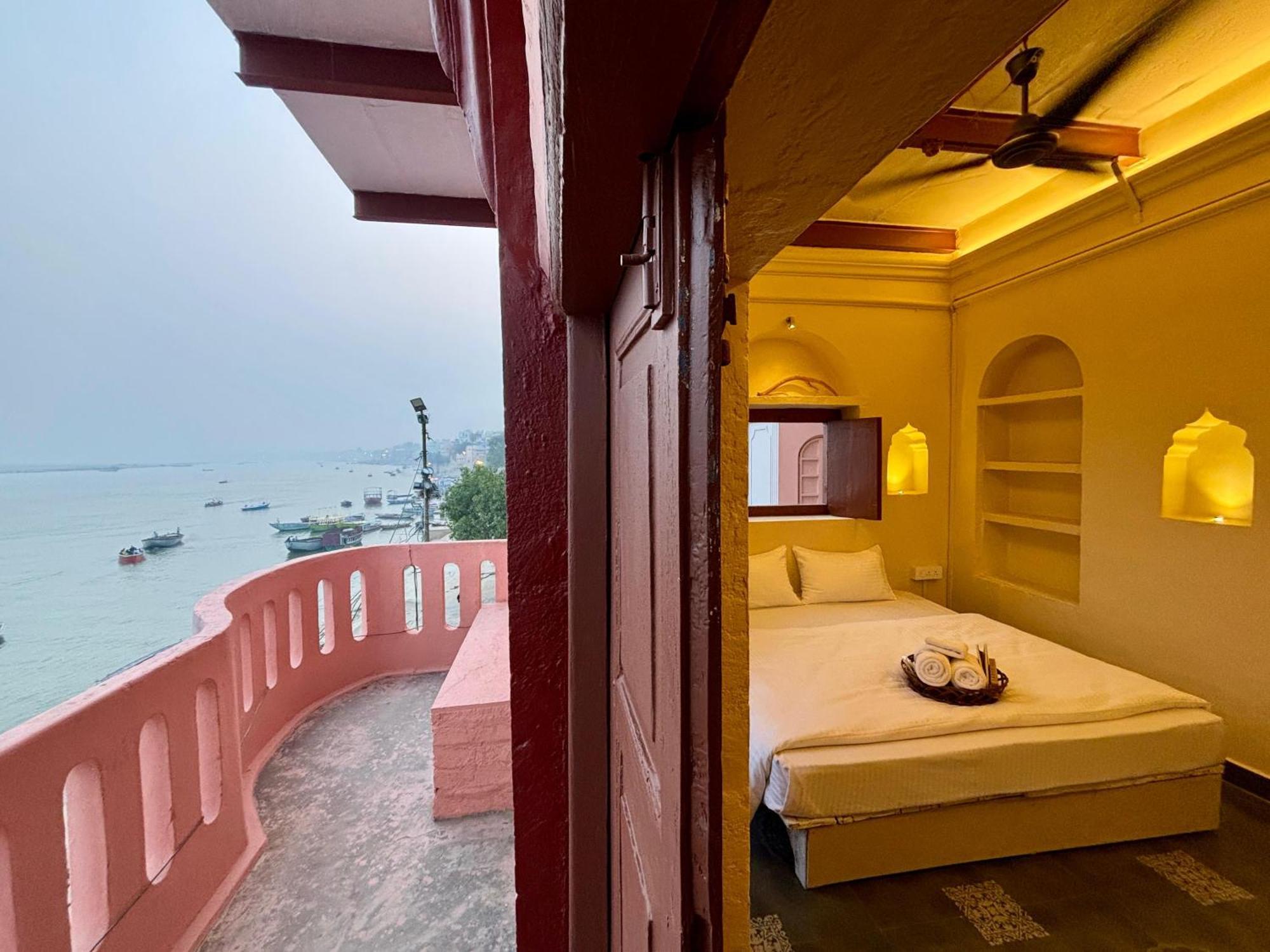 Vintage River Homestay Varanasi Exterior foto